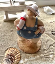 Schicke und praktische Schwimmbekleidung für die runde Frau