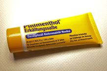 Biotonne mit Erkältungsalbe madenfrei halten