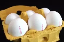 Eiertest im Laden: so kauft man keine angeknickten Eier