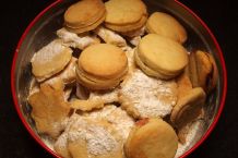 Plätzchen/Kekse richtig aufbewahren: Blechdose oder Plastikgeschirr