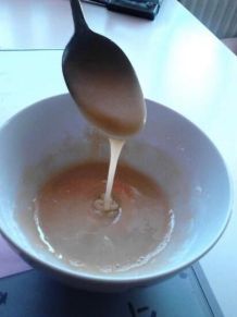 Gesichtsmaske: Maske aus Honig, Zucker, Milch und Mehl
