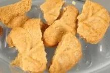 Zerbrochene Kekse für Desserts verwenden