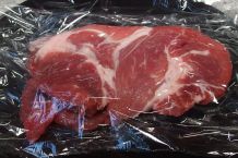 Schnitzel einzeln einfrieren: Frischhaltefolie dazwischen legen