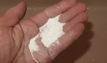 Fett/Ölverschmierte Hände säubern: mit Spülmaschinenreiniger (Pulver)