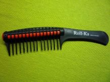 Verknotete Haare entwirren & Haarkuren gleichmäßig auftragen