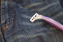 Rasierklingen halten superlange: Klingen schärfen mit Jeans