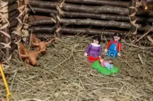 Krippe mit Kindern bauen