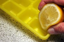 Gegen Halsschmerzen: Gefrorenen Zitronensaft / Eis lutschen