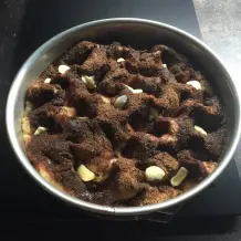 Gezupfter Kuchen mit Zimt und Zucker
