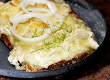 Angmachter Camenbert auf Brot - im Ofen gebacken