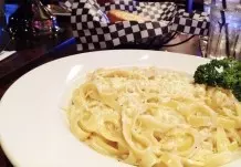 Spaghetti oder Linguine mit Gorgonzola-Sahnesauce