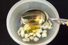 Hustenstiller: Saft aus Honig & Zwiebel