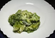 Brokkoli vitaminschonend in der Mikrowelle garen