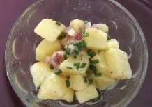 Frischer knackiger Kartoffelsalat ohne Mayo