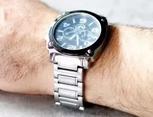 Die Batterie eurer Armbanduhr hält länger wenn sie mal Pause macht