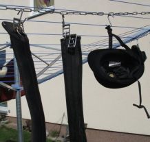 Trocknen von Hosen auf der Wäschespinne