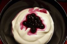 "Sahnejoghurt" mit wenigen Kalorien, aber viel Geschmack