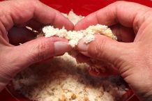 Panieren mit frischem Weißbrot