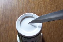 Wie bekommt man die Saure Sahne aus dem Becher?