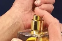 Eingefettete Haut hält Parfumdüfte länger