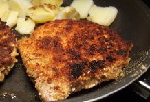 Fleisch: Panade aus Semmelbröseln hält besser