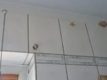 Dübellöcher im Badezimmer kaschieren