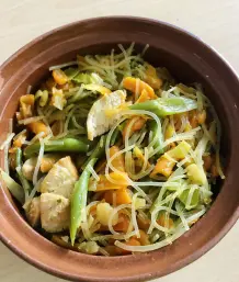 Lauwarmer Glasnudelsalat