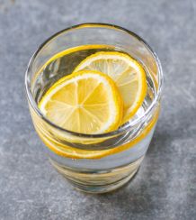 Zitronensaft gegen Zahnfleischentzündungen