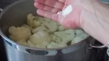 Blumenkohl beim Kochen weiß halten