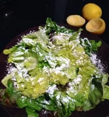 Leckerer Kopfsalat mit Zitronendressing
