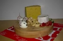 Eiermäuse - hübsche Deko für Käseplatte