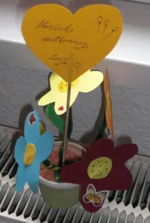 "ABC-Blumen" als Deko zum Schulanfang basteln