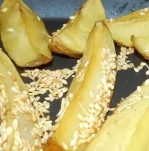 Sesam-Bratkartoffeln mit Rosmarin