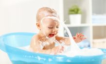 Baby in Olivenöl baden