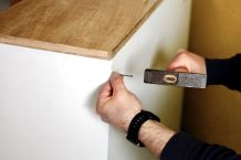 IKEA-Regal + kleine Nägel = dicke Finger