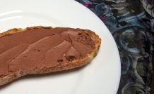 Haselnusscreme als Brotaufstrich oder als Pralinen