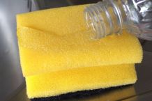Müffelnde Spülschwämme hygienisch frisch