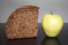 Brot bleibt länger frisch - mit einem Apfel
