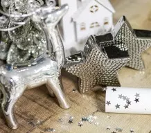 Glitterkonfetti mit einem Kleberoller entfernen