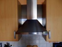Fettflecken hinter der Abzugshaube unsichtbar machen
