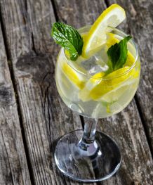 Erfrischendes alkoholfreies Sommergetränk