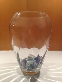 Vasen kippsicher mit Glasmurmeln & Glassteinen