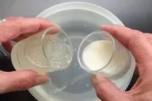 Reine Haut durch Zitronenwasser mit Milch