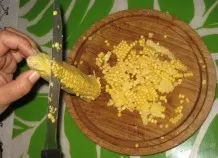 Mais schnell vorbereiten - Direkt vom Kolben schneiden