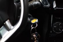 Schweren Schlüsselbund am Auto-Zündschloss vermeiden