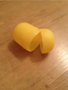 Plastikbehälter von Überraschungseiern