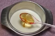 Ellenbogenbad aus Milch und Honig