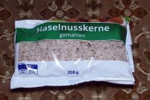 Reste von geriebenen Nüssen und Mandeln