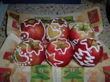 Äpfel mit Zuckerguss verzieren