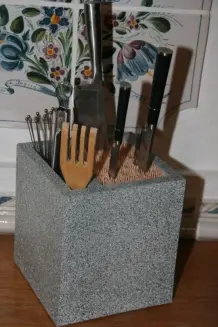 Scharfe Messer im Spaghettiblock aufbewahren